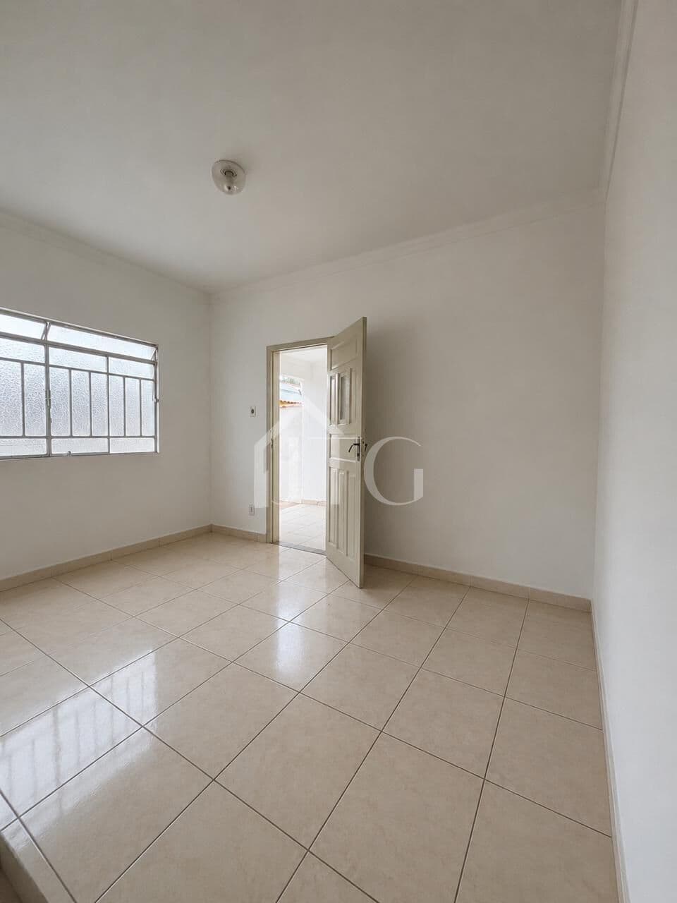 Casa com 04 quartos sendo 01 suíte no bairro Liberdade em Resende/RJ