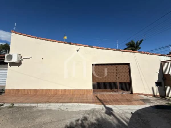 Casa em condomínio com 03 quartos com piscina no bairro Itapuca em Resende/RJ