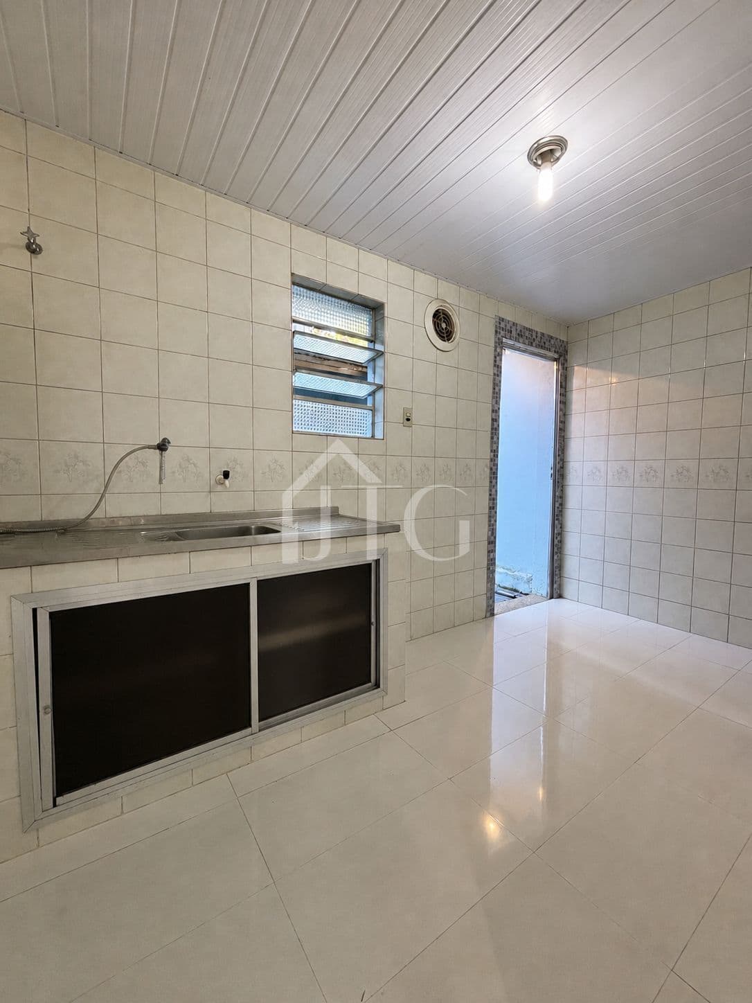 Casa em Vila com 02 Quartos no bairro Alambari, em Resende/RJ