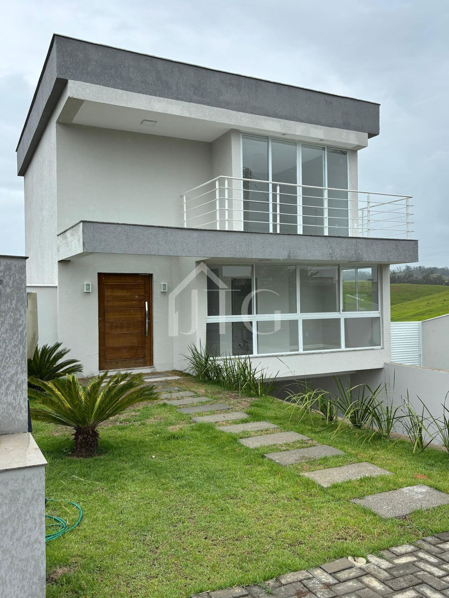 Casa com 03 quartos sendo 2 suíte no condomínio Alphaville, em Resende/RJ