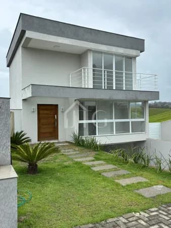 Casa com 03 quartos sendo 2 suíte no condomínio Alphaville, em Resende/RJ