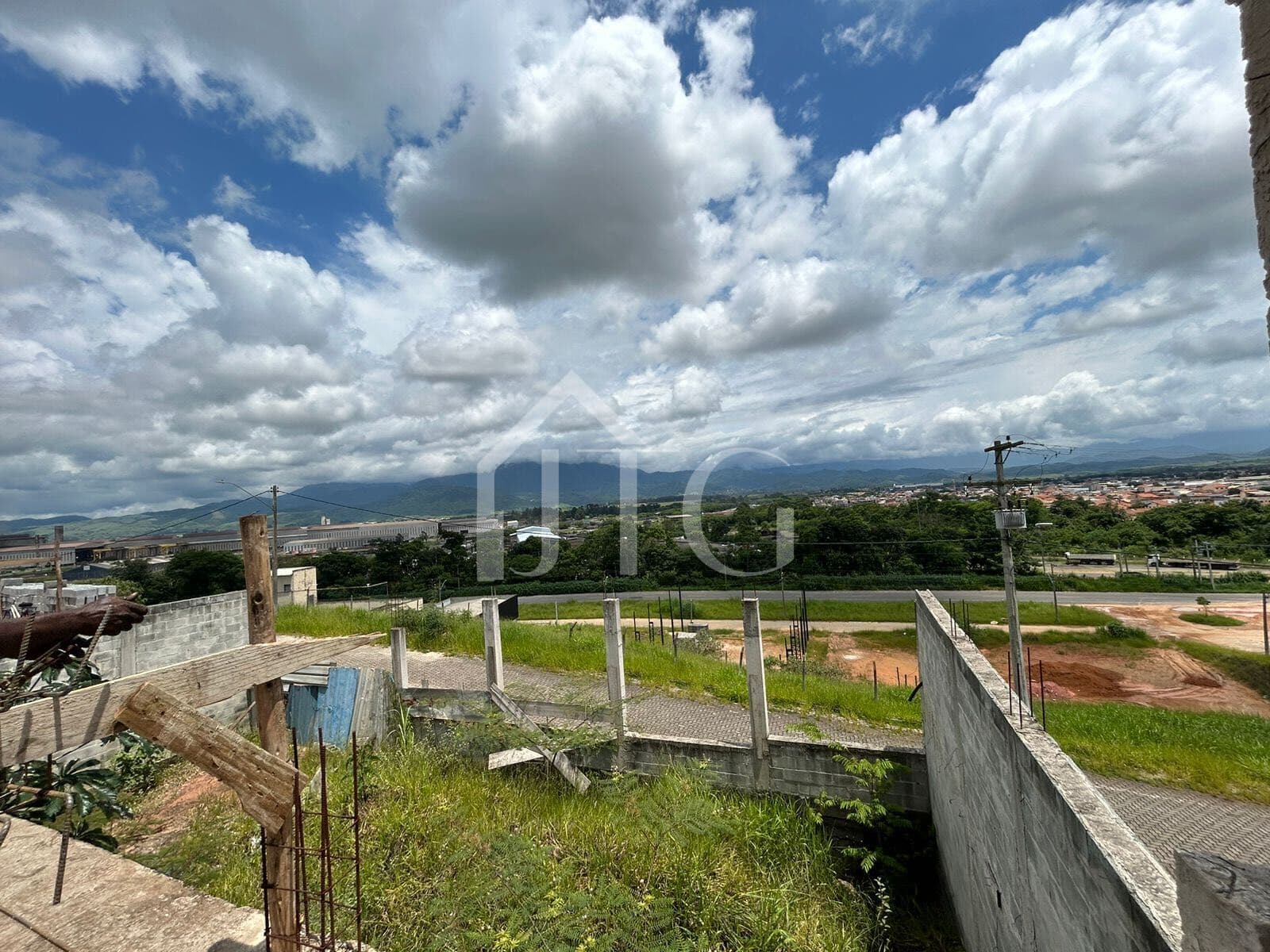 Terreno pronto para construir no Bairro Bela Vista, em Resende/RJ.