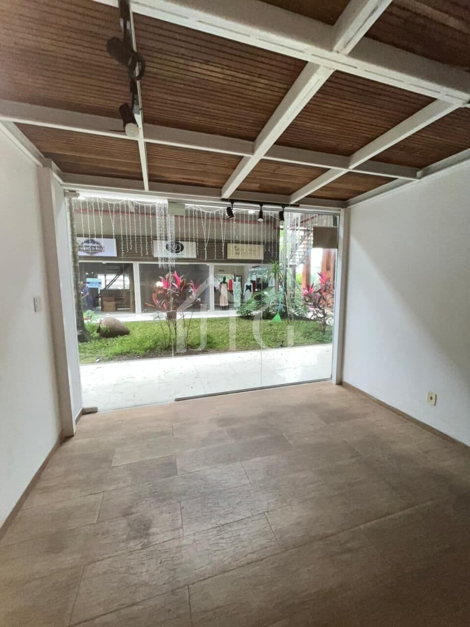 Loja no Condomínio Terras da Finlândia em Penedo, Itatiaia/RJ Penedo - Itatiaia/RJ