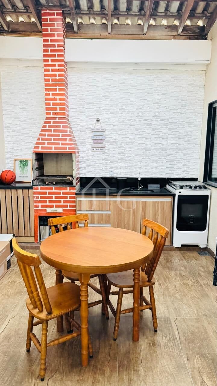 Casa com 02 Quartos sendo 1 suíte, área Gourmet no bairro Jardim Aliança em Resende-RJ