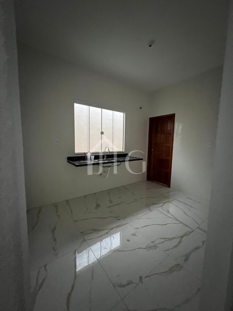 Casa com 02 quartos no bairro Jardim do Sol, em Resende/RJ