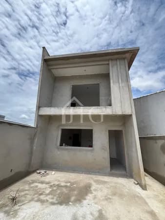 Casa em construção com 02 quartos sendo 01 suíte no bairro Bela Vista, em Resende/RJ