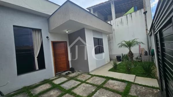 Casa com 02 quartos sendo 01 suíte no bairro Jardim Aliança 2, em Resende/RJ