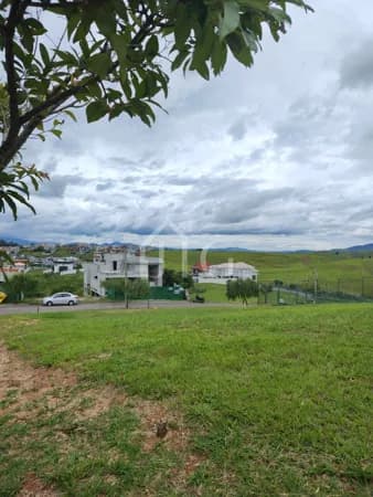 Terreno em Condomínio Alphaville fase 2, em Resende/RJ.