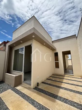 Casa com 03 quartos sendo 01 suíte no bairro Bela Vista, em Resende/RJ