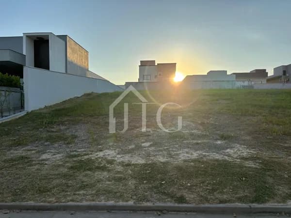 Terreno em Condomínio Alphaville fase 2, em Resende/RJ