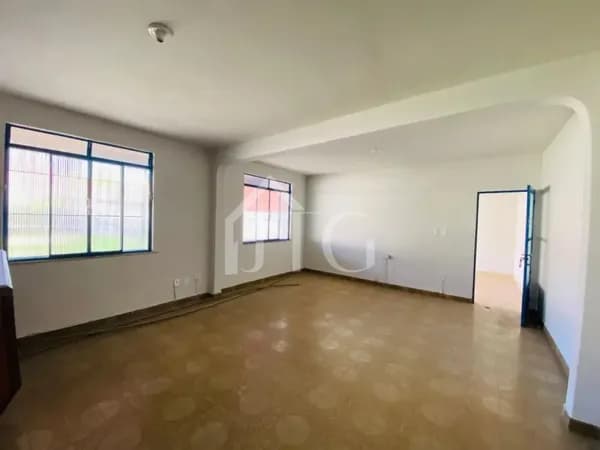 Casa com 03 quartos no bairro Vila Julieta, em Resende/RJ