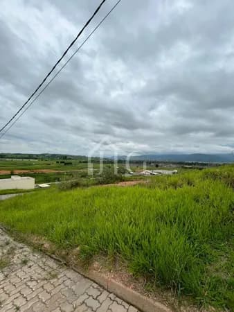 Terreno com leve declive no Bairro Bela Vista, Resende/RJ