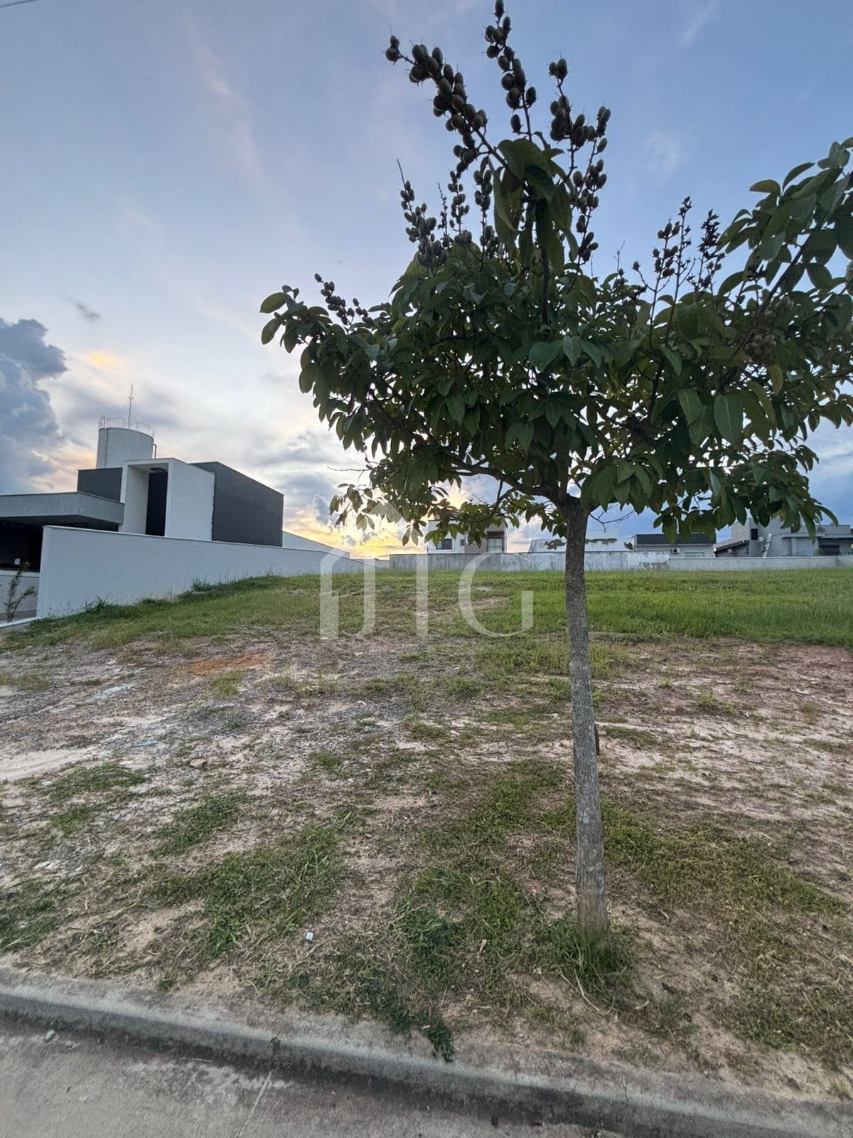 Terreno com projeto aprovado em Condomínio Alphaville fase 2 - Resende