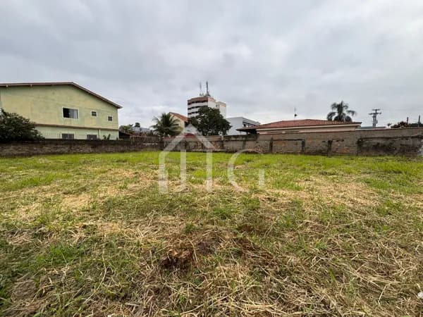 Terreno plano e de esquina no bairro Vila Julieta, em Resende/RJ