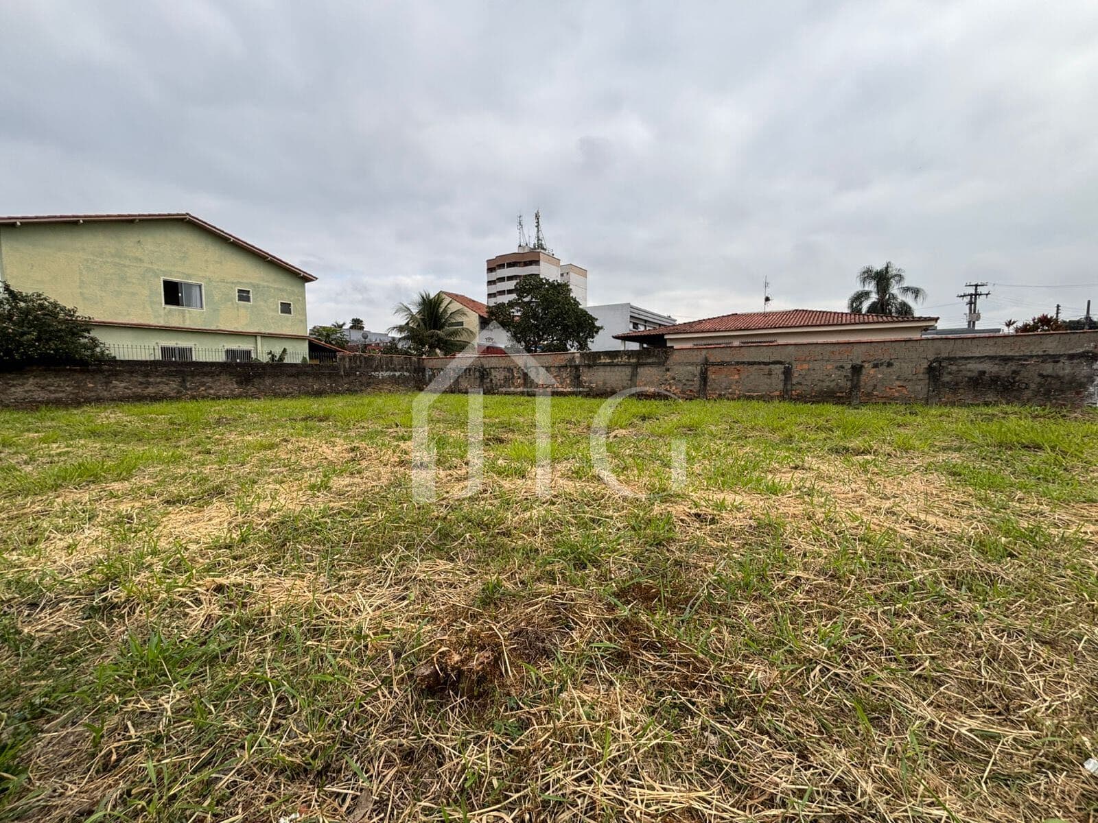 Terreno plano e de esquina no bairro Vila Julieta, em Resende/RJ