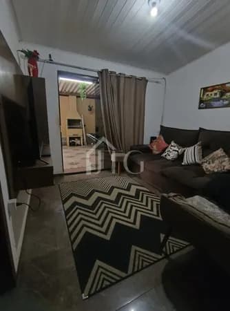 Casa com 03 quartos sendo 01 suíte, no bairro Nova Alegria, em Resende/RJ