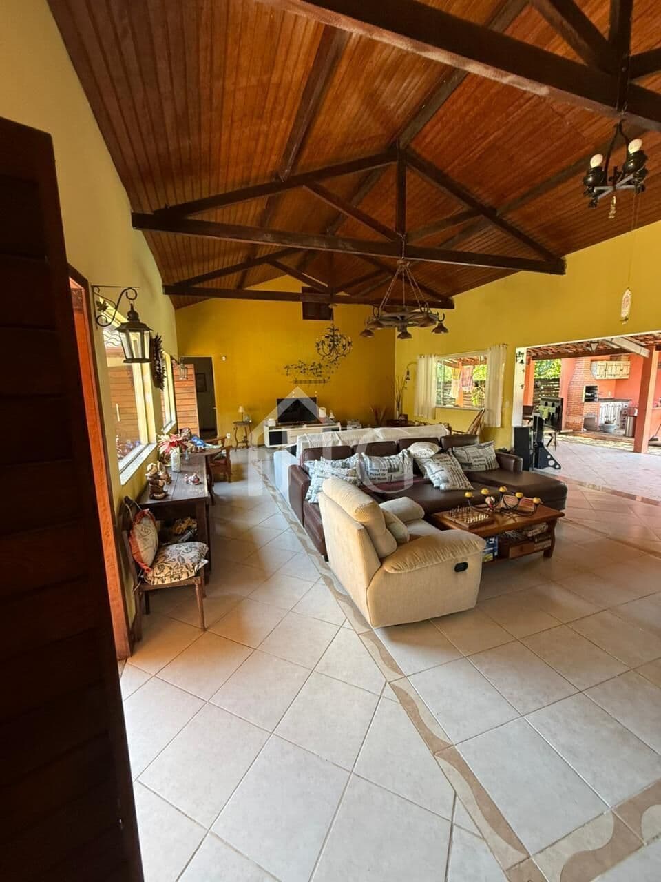 Casa com 07 suíte, piscina e área gourmet, no bairro Jardim Martineli em Penedo/RJ
