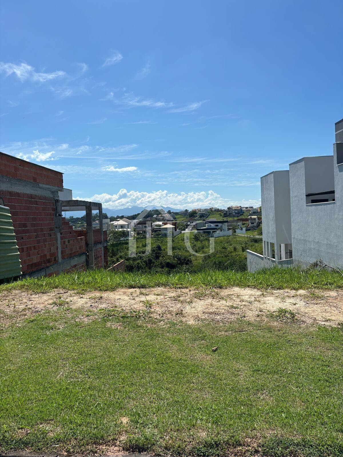 Terreno em Condomínio Alphaville fase 2, em Resende/RJ