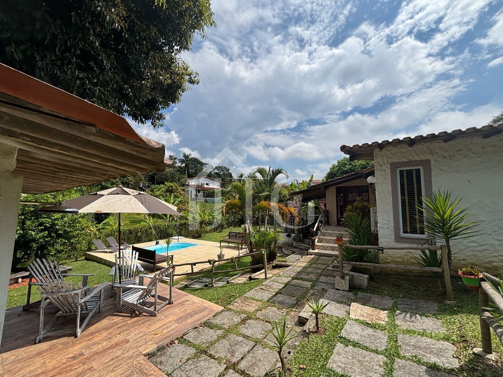 Casa Mobiliada de 3 quartos sendo 1 suíte no bairro Jardim Martineli, em Penedo/RJ