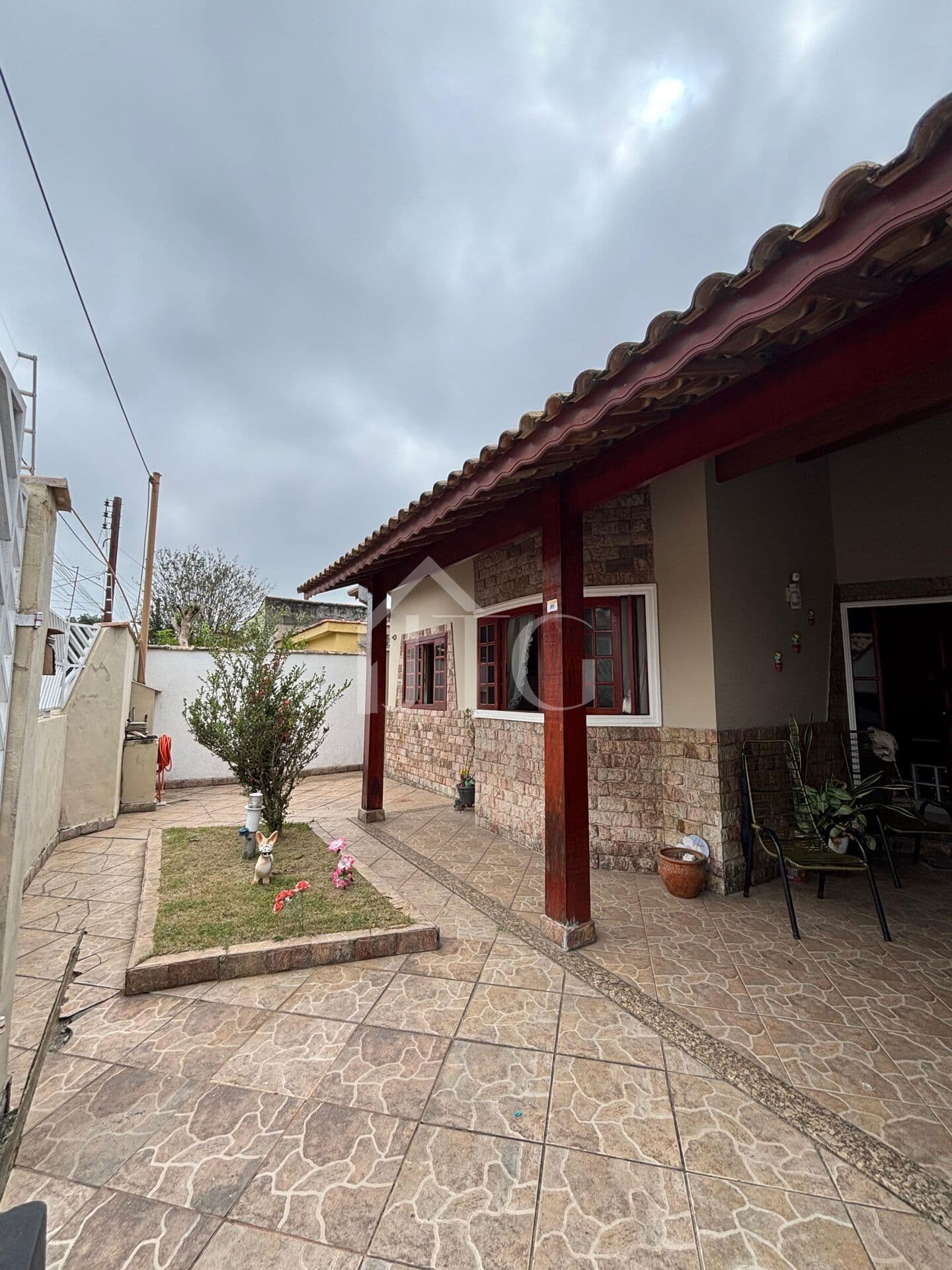 Casa com 03 quartos sendo 01 suíte, piscina e área gourmet, no Bairro Morada da Colina, em Resende/RJ