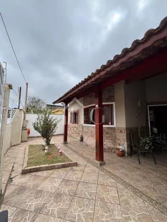 Casa com 03 quartos sendo 01 suíte, piscina e área gourmet, no Bairro Morada da Colina, em Resende/RJ