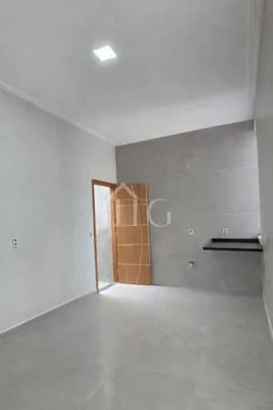Casa 2 quartos sendo 1 suíte no bairro Jardim Aliança 2, em Resende/RJ