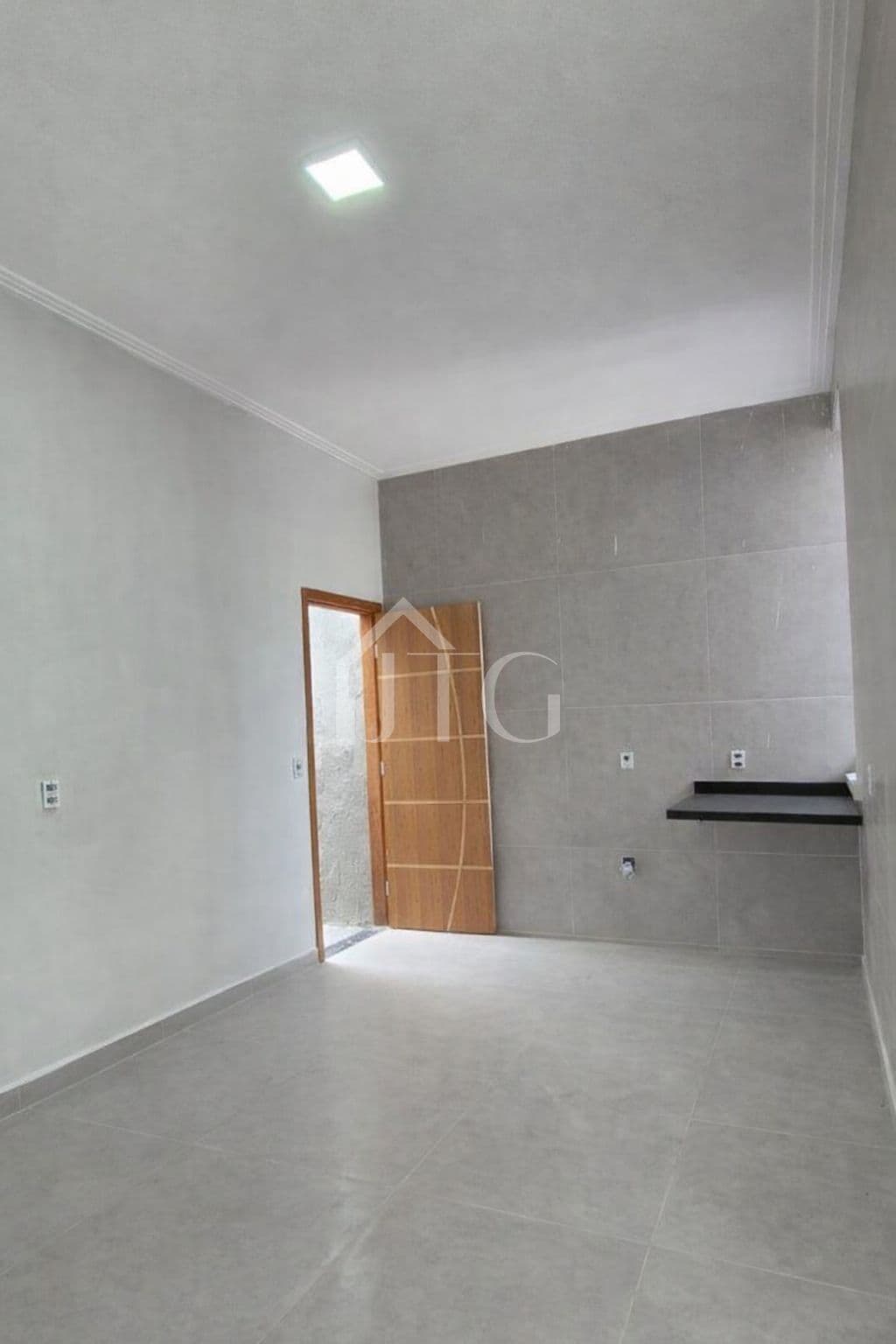 Casa 2 quartos sendo 1 suíte no bairro Jardim Aliança 2, em Resende/RJ