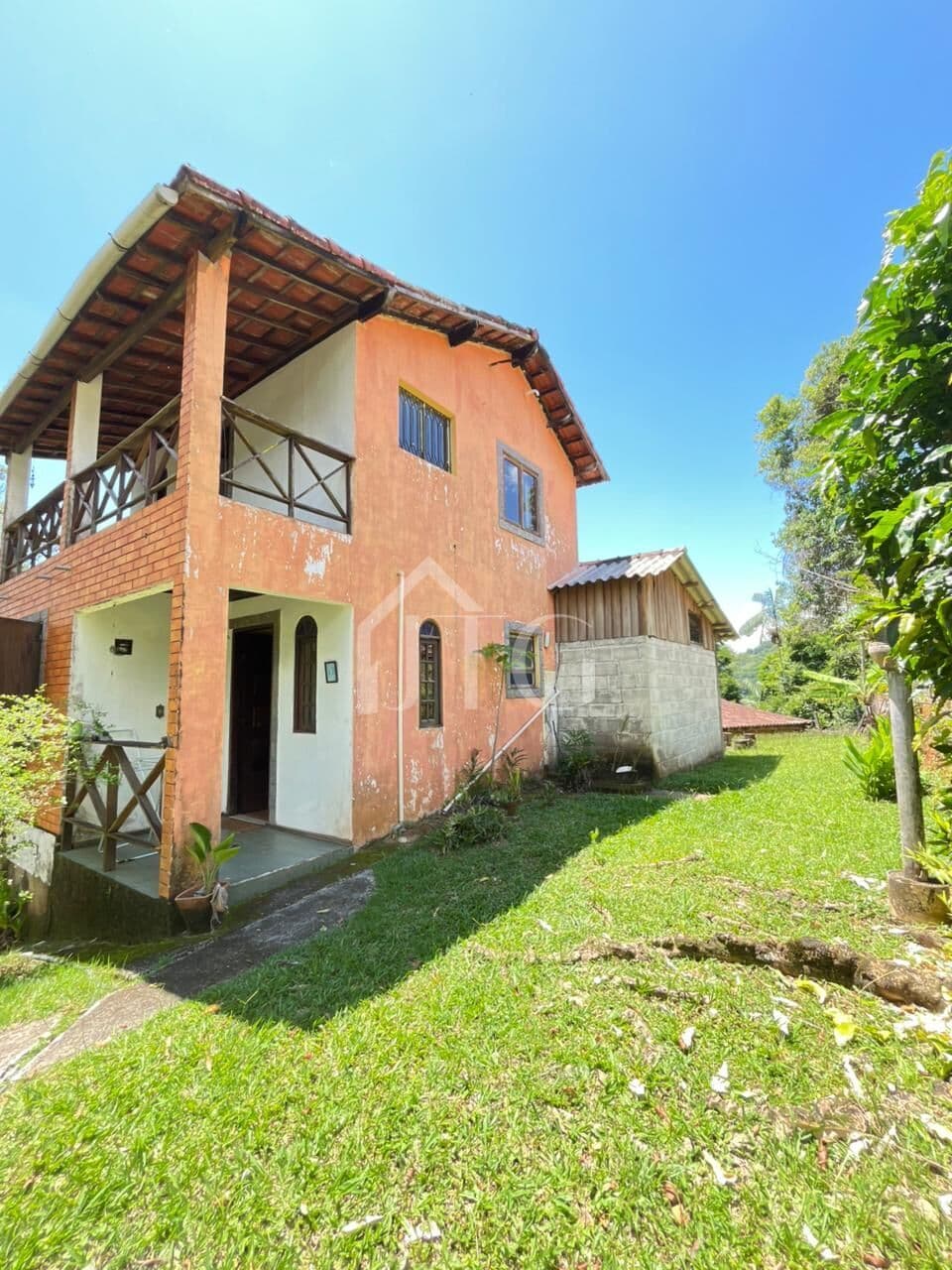 Casa com 04 quartos sendo 02 suíte, no bairro Fazendinha, em Penedo/RJ