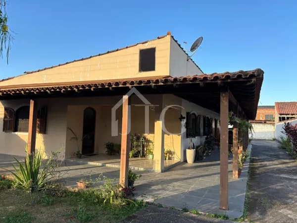 Casa com 04 quartos sendo 1 suíte no bairro Alegria, em Resende/RJ