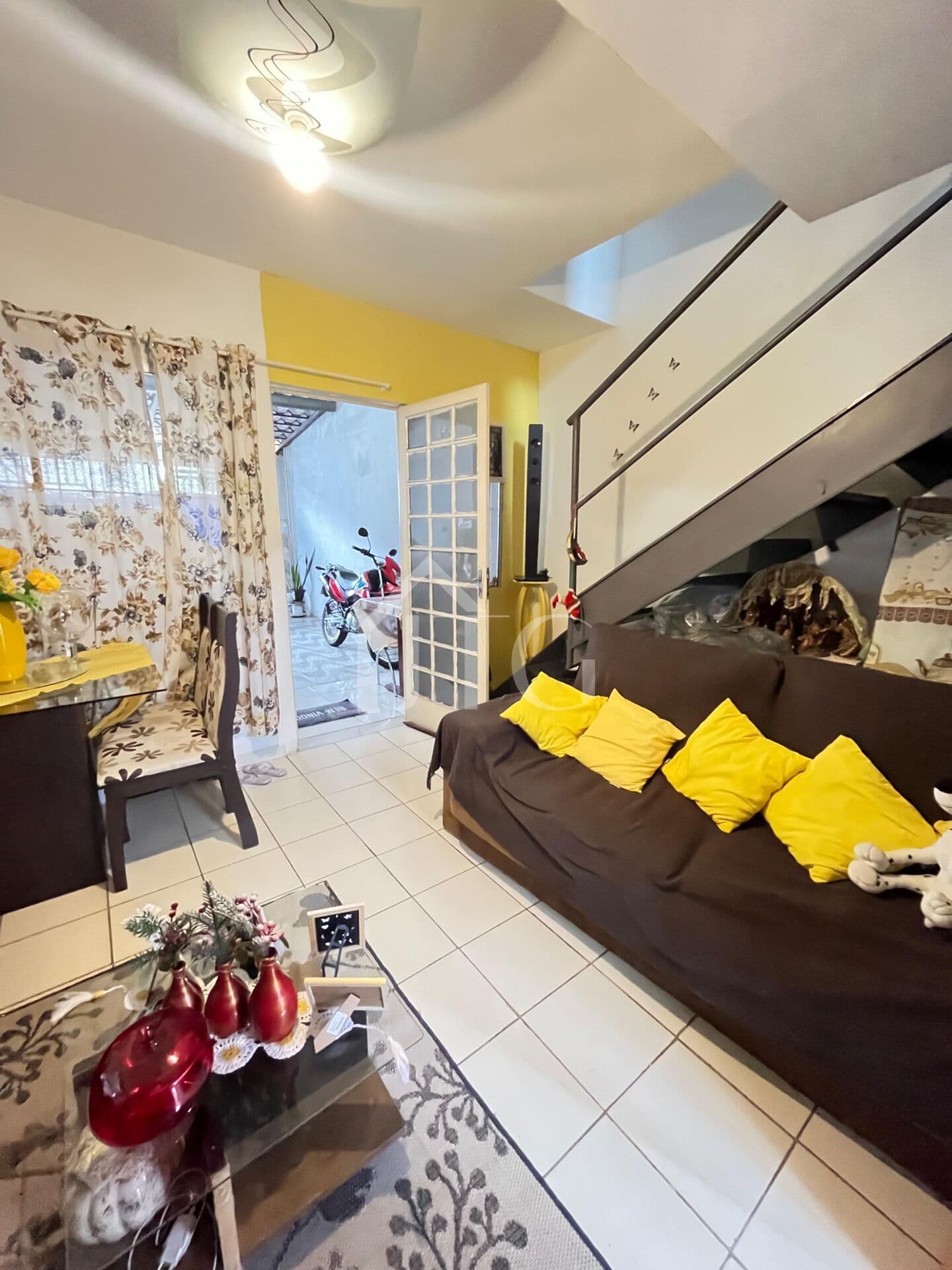 Casa com 02 quartos no condomínio Vila Aurora 4, no bairro Alegria, em Resende/RJ