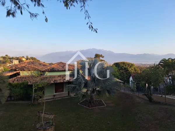 Casa para locação com 04 quartos sendo 3 suítes no bairro Casa da Lua, em Resende/RJ
