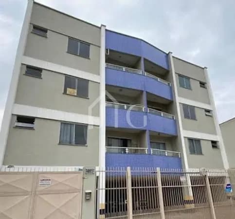 Apartamento com 02 quartos sendo 01 suíte no Condomínio Edifício Landim Siqueira, no bairro Vila Julieta, em Resende/RJ