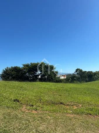 Terreno em condomínio Alphaville fase 2 em Resende/RJ.
