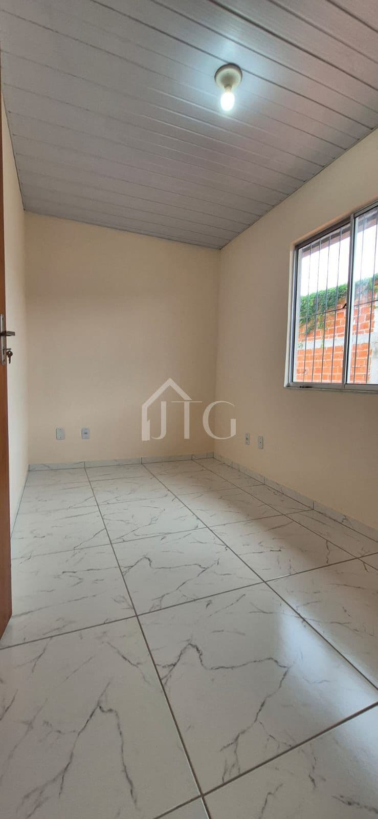 Casa de dois pavimentos com 02 quartos - Vila das Acácias no bairro Mirante da Serra , em Resende/RJ