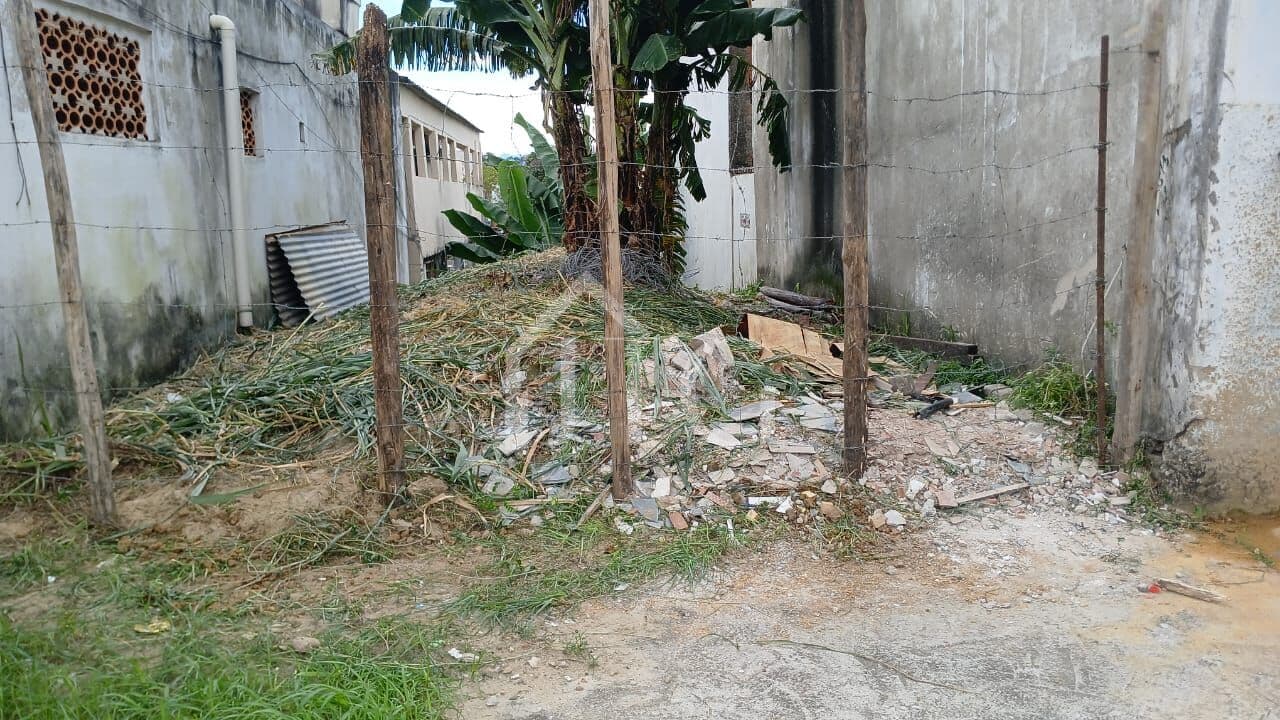 Terreno declive no bairro Liberdade em Resende/RJ