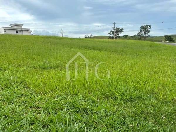 Terreno de Esquina no Condomínio Bosque da Limeira, em Resende/Rj