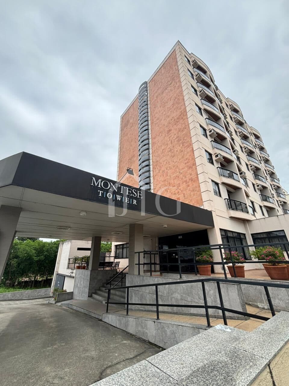 Apartamento mobiliado com 01 quarto no condomínio Montese Tower, no bairro Montese em Resende/RJ
