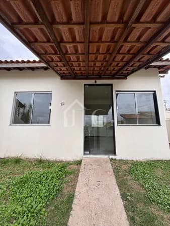 Casa em condomínio com 02 quartos, no bairro Bela Vista em Resende/RJ