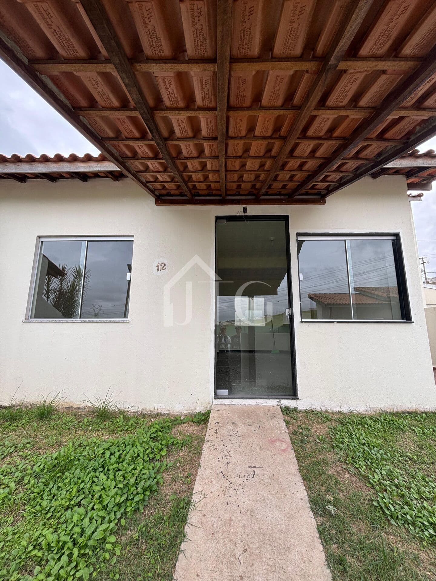 Casa em condomínio com 02 quartos, no bairro Bela Vista em Resende/RJ