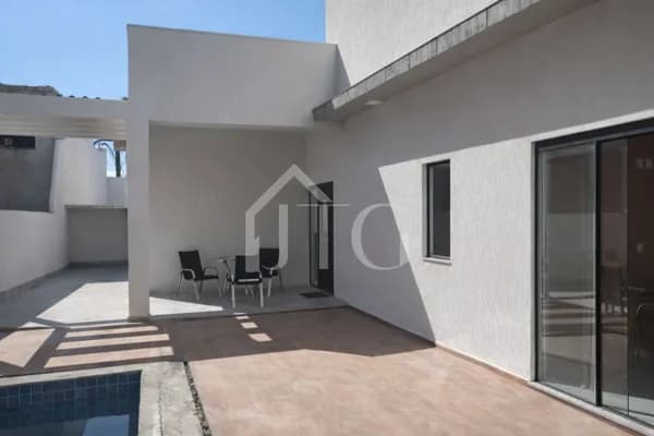 Casa com 04 quartos sendo 01 suíte, piscina e área gourmet no bairro Jardim Brasília, em Resende/RJ
