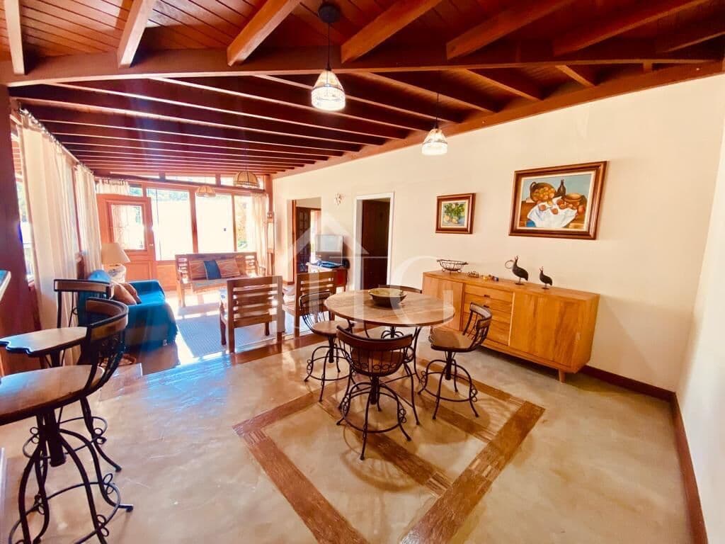 Chácara com 06 quartos sendo 04 suítes no bairro Fazenda Penedo, em Penedo/RJ