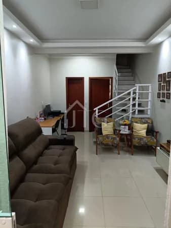 Casa com 03 quartos sendo 01 suíte no bairro Jardim Oeste, em Resende/RJ