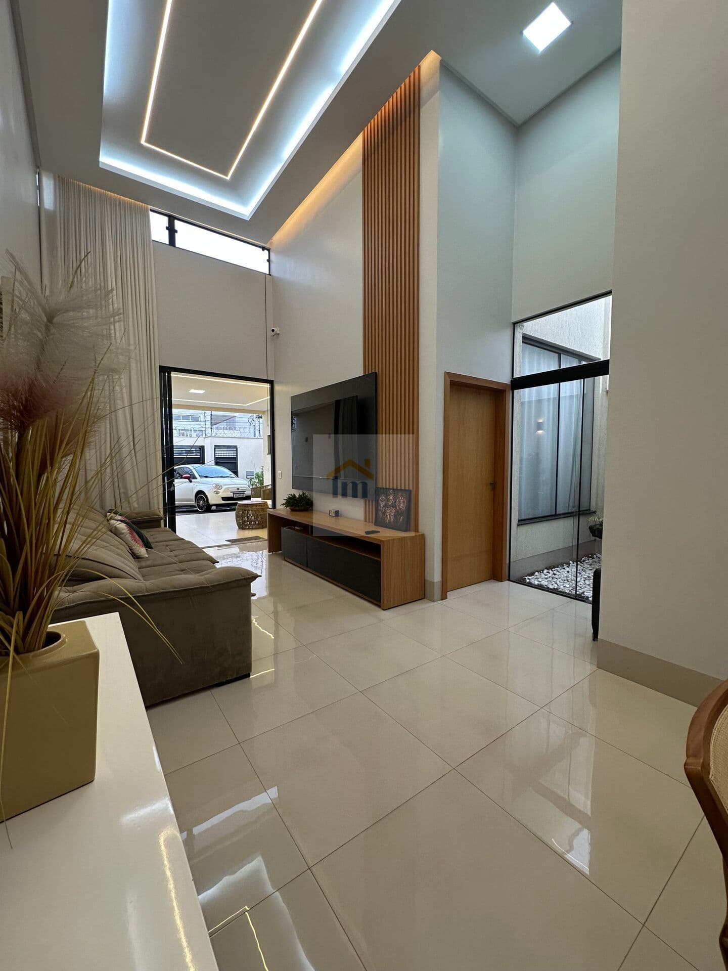 Casa Alto Padrão na melhor localização do Parque Amazônia em Goiânia. Aceita financiamento Jà com Planejados,