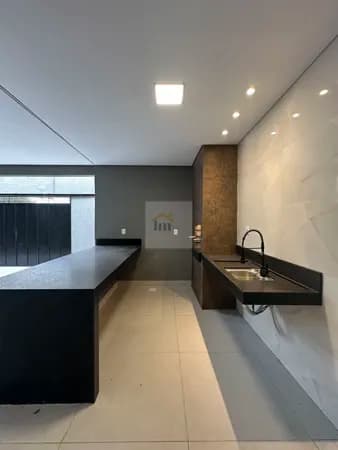 Casa Padrão sozinha no lote - Região do setor Garavelo