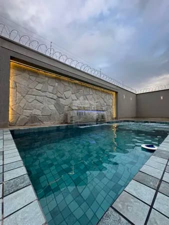 Casa Alto Padrão com lote grande e Piscina nos fundos - EXCELENTE LOCALIZAÇÃO NO Faiçalville em Goiânia