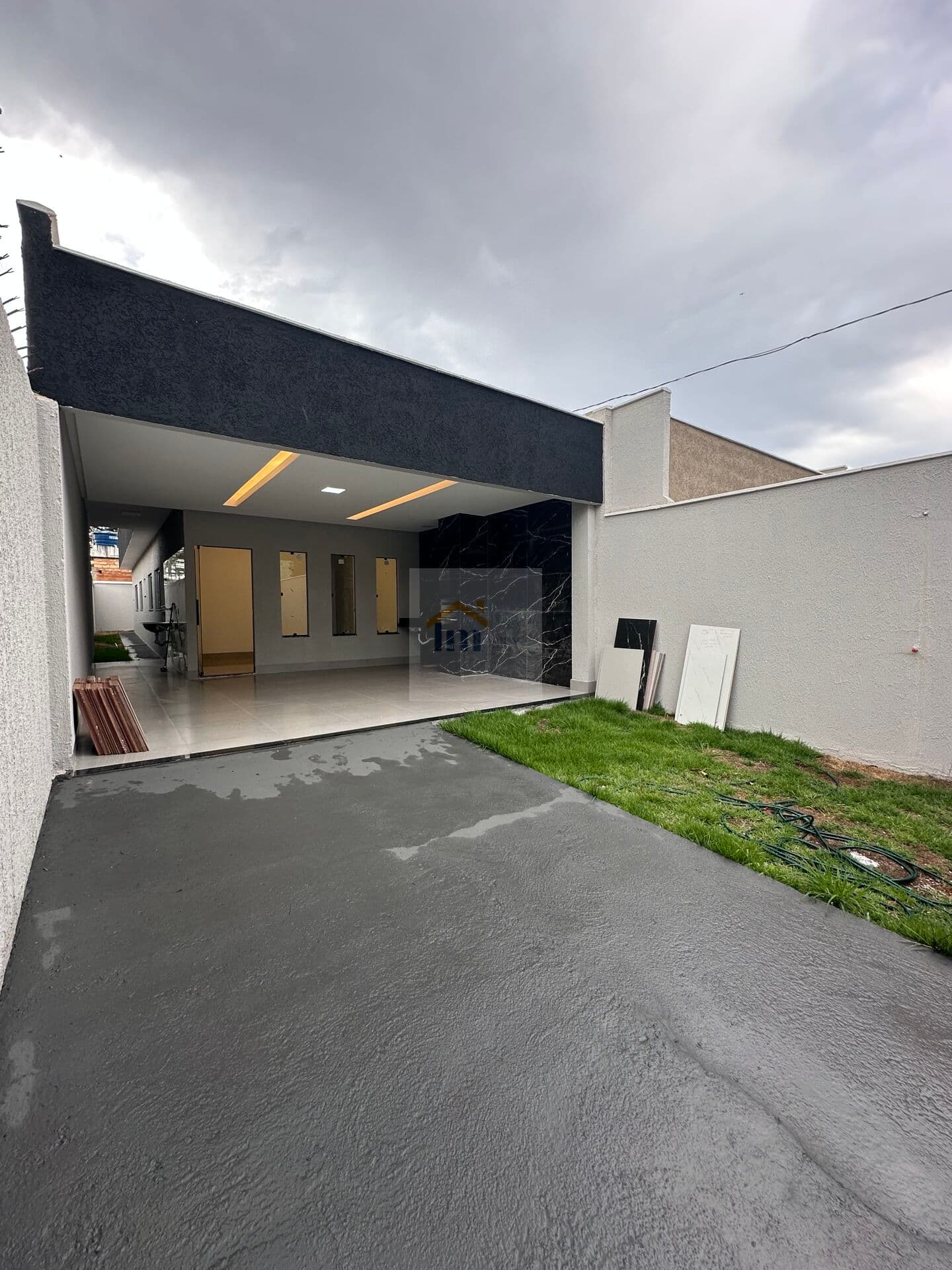 Casa Padrão 3 quartos sendo 1 suíte. Financie com ENTRADA REDUZIDA. OPORTUNIDADE