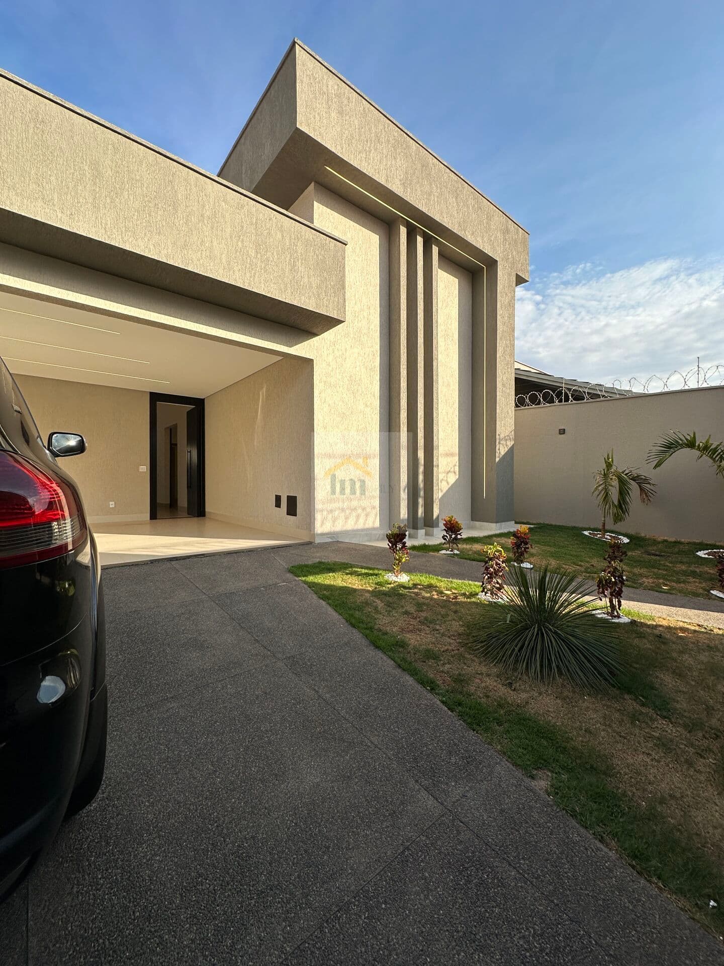 Casa Alto Padrão EXCELENTE LOCALIZAÇÃO no setor Faiçalville em Goiânia - Financie direto com o banco
