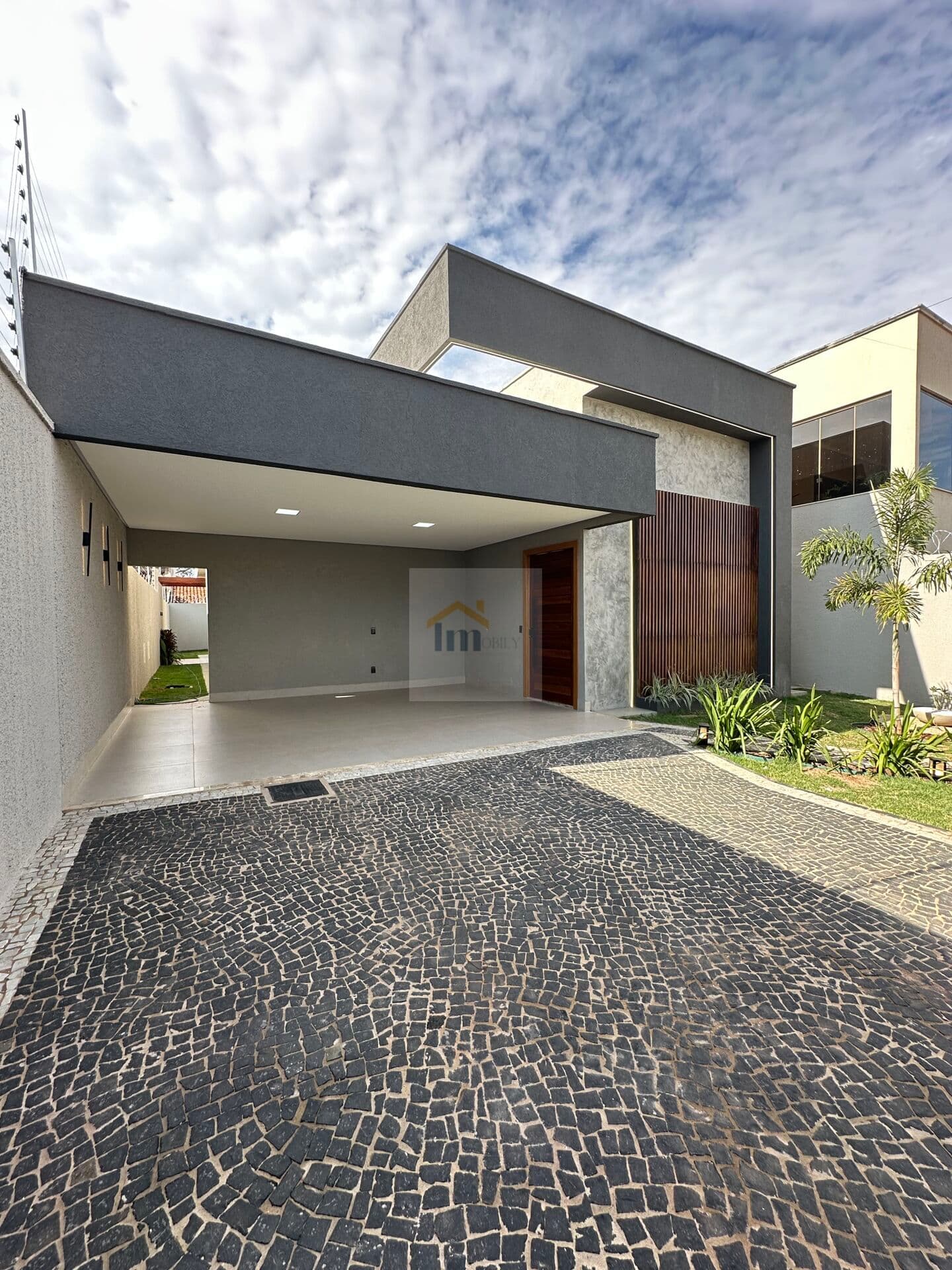 Casa Alto Padrão com Móveis Planejados e Piscina - Três Marias Goiânia