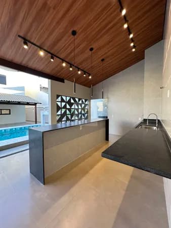 IMPERDIVEL. Casa Alto Padrão SOBRADO SOZINHO LOTE AMPLO ESPAÇO 4 QUARTOS E HOME CINEMA