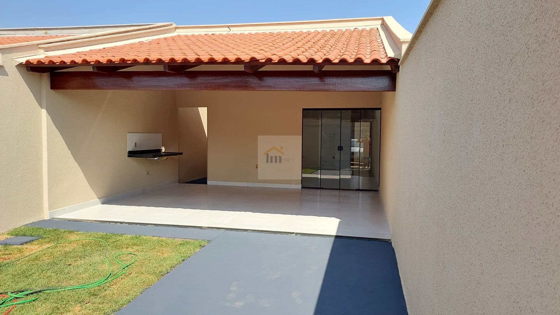 Casa Padrão NOVA PRONTA PARA MORAR - PRÓXIMO A COCA COLA E RODOVIA DOS ROMEIROS. FINANCIE COM ENTRADA REDUZIDA. OPORTUNIDADE